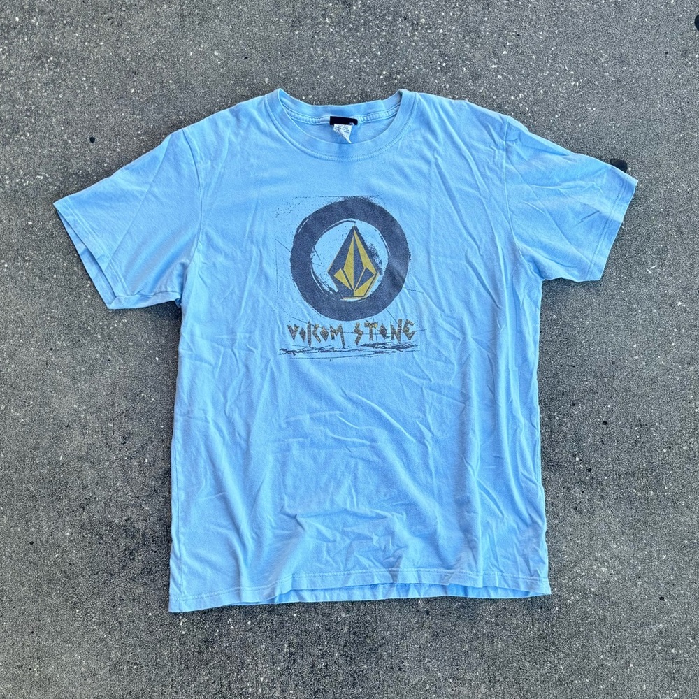 Y2K vintage Volcom t shirt
